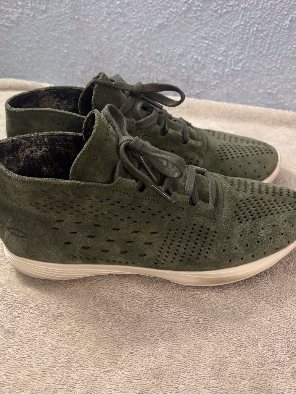 Under Armour Olive Green Suede Perforated Lace-Up Sneakers Women’s SZ 7 HiTop